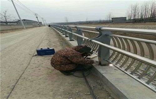 遂宁304不锈钢复合管栏杆生产基地
