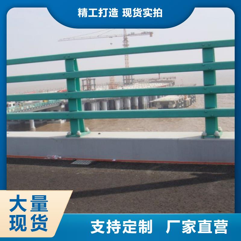 桥上的防撞护栏运输到工地质量看得见