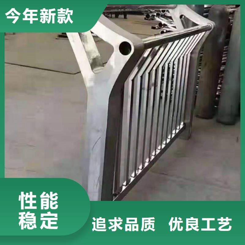 护栏不锈钢碳素钢复合管在塑料之中层层质检