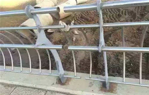 铜川本土防撞护栏立柱加工厂